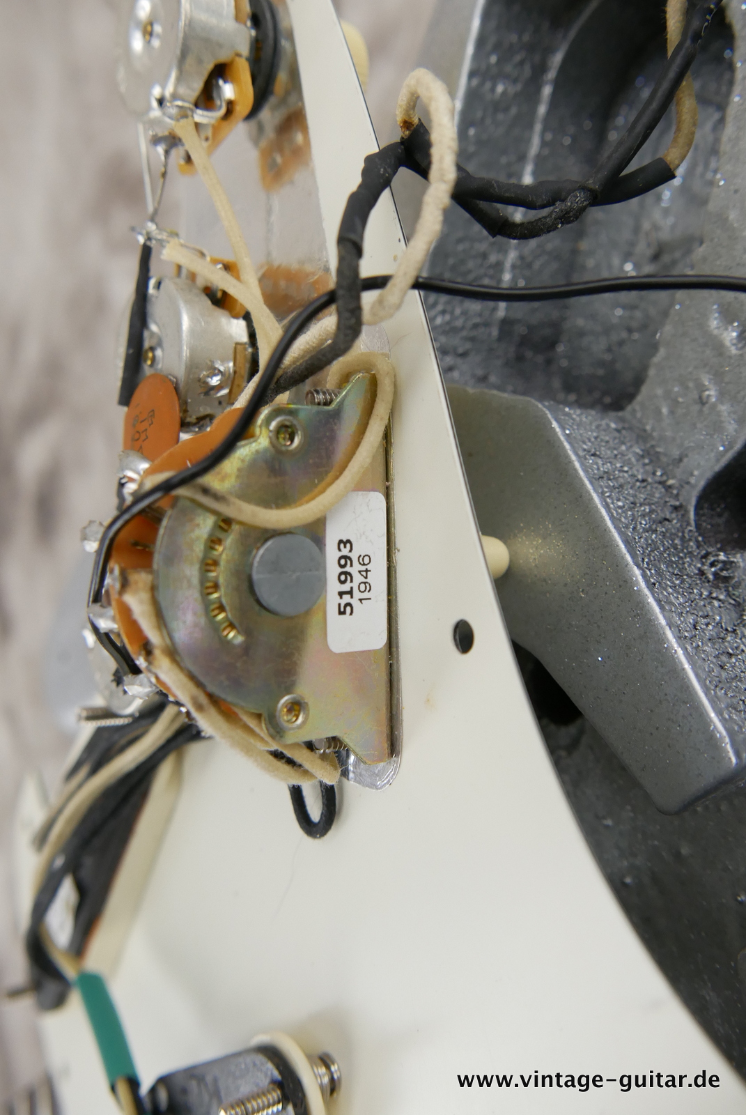 img/vintage/5435/Fender_Stratocaster_built_from_parts_US_neck_ silver_sparkle_2021-016.JPG